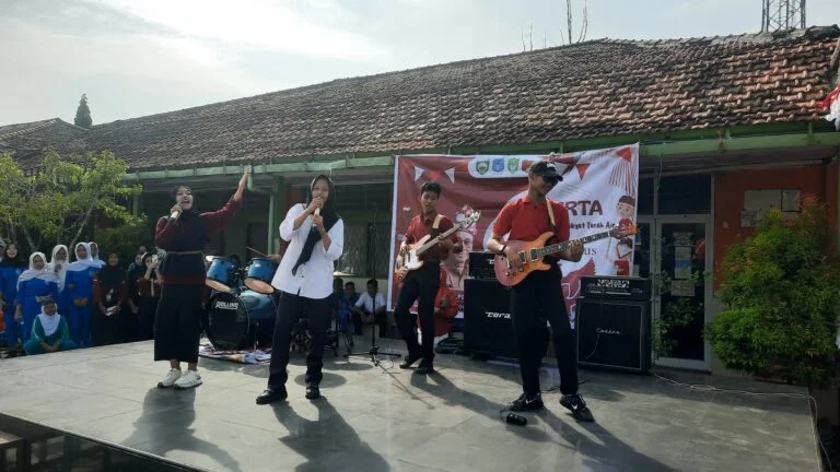 Parade dan Lomba Seru Meriahkan HUT RI ke-80 di SMAN 9 Palembang
