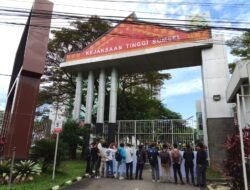 Aksi di Kejati Sumsel, LSM Mitra Mabes Soroti Dugaan Mark-Up Proyek Jalan dan Anggaran Dinas di OKU