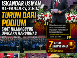 Bupati Al-Farlaky Turun dari Podium Saat Hujan Guyur Upacara Hardiknas