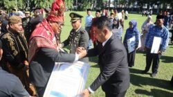 Bukan Kaleng Kaleng Feri Kusnadi Terima Penghargaan dari Bupati Deli Serdang di Hut polri ke 80