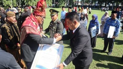 Bukan Kaleng Kaleng Feri Kusnadi Terima Penghargaan dari Bupati Deli Serdang di Hut polri ke 80