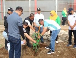 Tanam Pohon di Lapas Pagar Alam, Jajaran Pemasyarakatan Sumsel Perkuat Komitmen Pelestarian Lingkungan