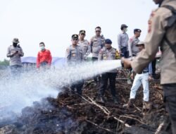 Kapolda Sumsel Tinjau Langsung Penanganan Karhutla di OKI, Pastikan Upaya Pemadaman Berjalan Optimal
